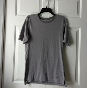 Mens Grey Nike dri-fit athletic short sleeve shirt